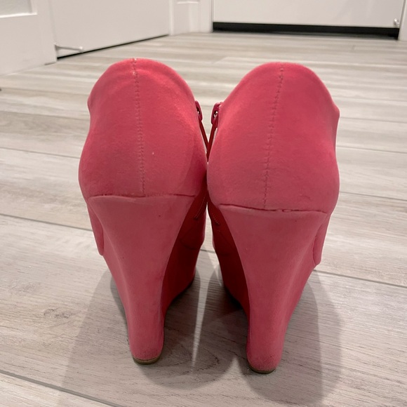 Pink peep toe wedge high heels - Picture 3 of 5
